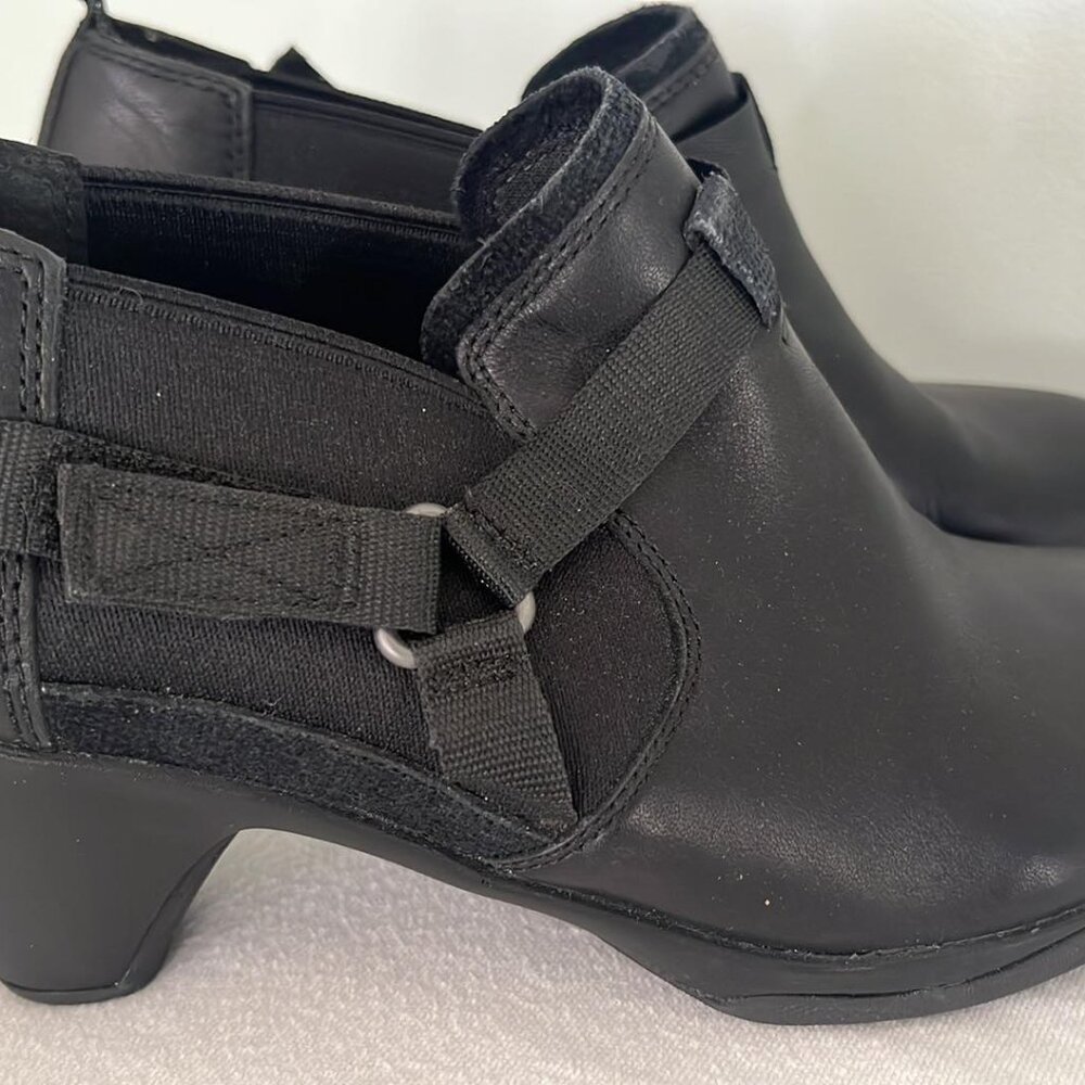 Merrell Evera Rush Women’s Black Leather Stretch Heeled Ankle Booties Boots SZ 7